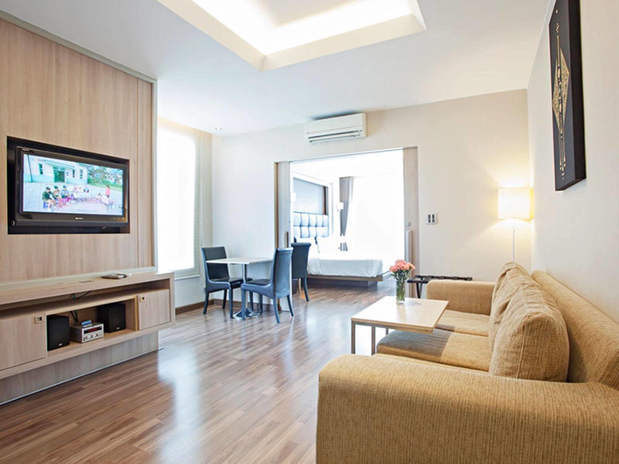 V Residence Бангкок Екстер'єр фото